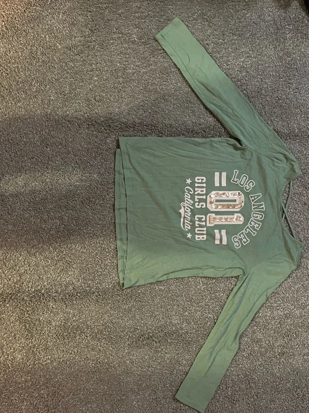 Los Angeles Girls Club Graphic Tee in Olive Green - Picture 2 of 3